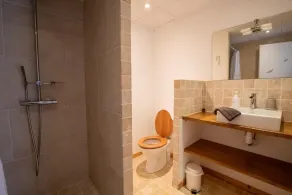 Les granges du chiron - Bathroom