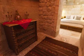 Solo Cave Suites - Room