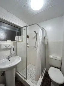 Marco Polo Motor Inn Sydney Hotel - Bathroom