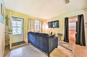 Jacksonville Getaway w/ Yard ~ 2 Mi to Beach! - Interiør