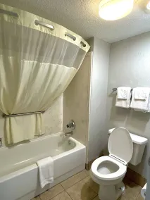 Luxury Inn & Suites - Bathroom