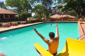 Gujarat Bhavan Hotel - Piscina