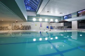 Crowne Plaza Minneapolis West by IHG - Piscina