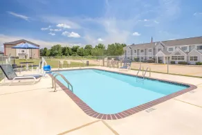 Microtel Inn by Wyndham Broken Bow - Piscine