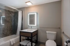 Days Inn by Wyndham Ankeny - Des Moines - Salle de bain