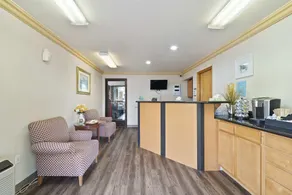 Garibaldi Inn at the Bay - Lobby