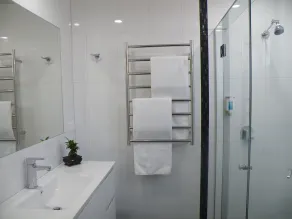 Hamilton Lonsdale Motel - Bathroom