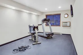 Super 8 by Wyndham Green Bay Near Stadium - Salle de remise en forme