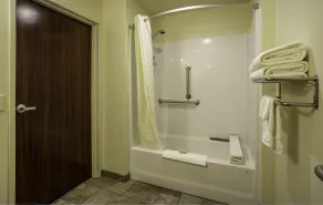 Cobblestone Inn & Suites - Brookville - Badeværelse