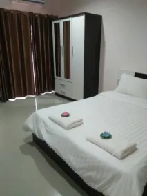 Thana Apartment - Rom