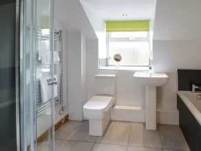 Bryndan - Baño