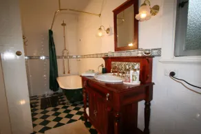 Rosebridge House Bed & Breakfast Adult Retreat - Bathroom