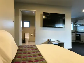 Ellerslie Palms Motel - Room