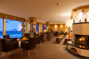 Hotel Holiday - Coin salon dans le hall