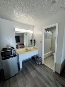 Westworld Country Inn - Bathroom