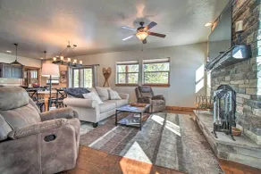 McCall Home + Hot Tub ~ 2 Mi to Payette Lake - Intérieur