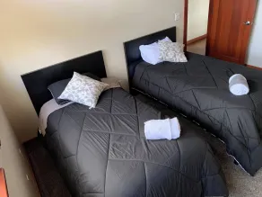 Luxury Riverside Estate - 3BR Home or 1BR Cottage or BOTH - Sleeps 14 - Swim, fish, relax, refresh - Zimmer
