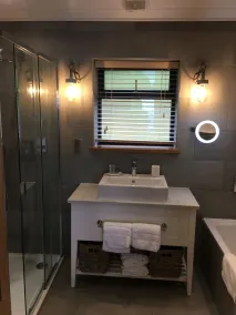 5 Luxury Lodge With Beautiful Views of the Taf Estuary - Baño