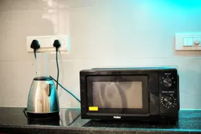 VIC Homestay by pickurstay Hotels - Microwave