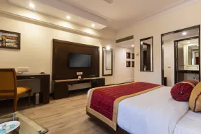 The Competent Palace Hotel - Room