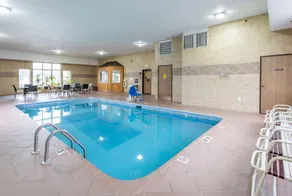Super 8 by Wyndham Big Rapids - Piscine