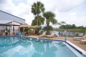 Kon Tiki Inn - Basseng