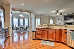 Great for Groups: Bayside Resort Home w/ Patio - Interiör