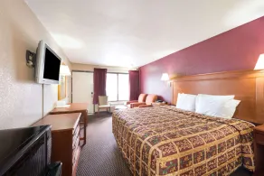 Days Inn by Wyndham San Antonio Splashtown/ATT Center - Room