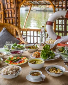 Spice Coast Cruises - Houseboat, A CGH Earth Experience - Mad og drikke