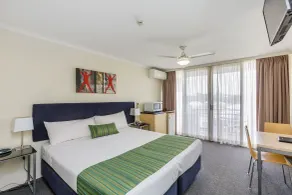 The Wellington Apartment Hotel - Room