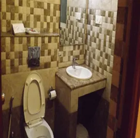 The Majestic Crown - Bathroom
