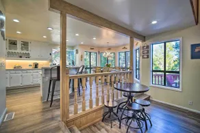 Lake Arrowhead Family Home w/ Deck! - Innvendig
