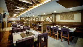 Hotel ARJUNAA - Restaurant