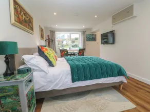 Elder Cottage Studio - Camera