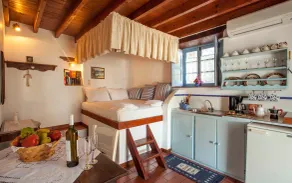 Theologos Houses - Rom