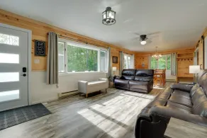 Lakefront Home in Hartford: Hot Tub, Kayaks & Dock - Innvendig