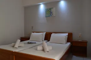 Rania Studios - Rom