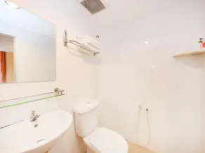 Super OYO 635 Seven Days Hotel - Baño