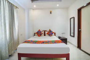 Via Shreyas Inn - Room