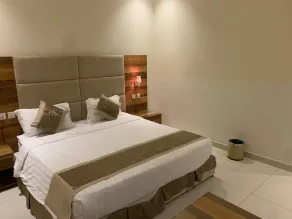 Laylati Dhahrat Laban - Room