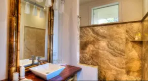 Iguana Lodge Beach Resort - Bathroom