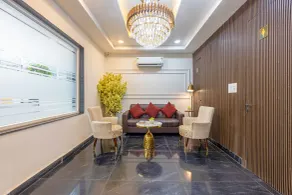 Honeyveils Palace Hotel - Behind Indian Expo Mart - Parking