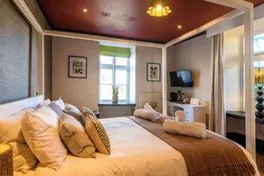 The Crown Hotel - Rum