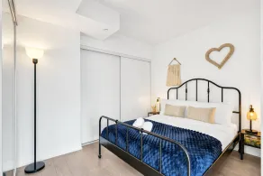 Sleek studio near Eaton Centre in central downtown - Room