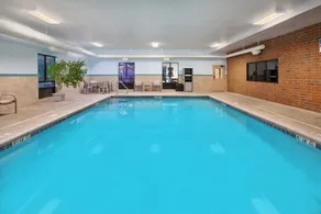 Holiday Inn Express & Suites Kent - University Area by IHG - Piscine