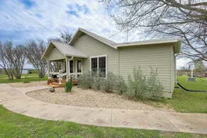 14 Acres w/ Pond Access: Farmhouse in Temple! - Interiør