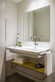 ibis Styles Barcelona Centre - Bathroom