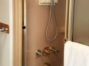 Tavares Inn - Bathroom