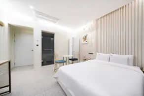 Suncheon Hound Hotel Suncheon Station Branch - Zimmer