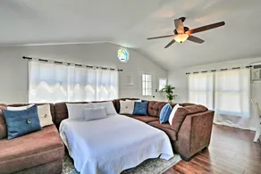 Beachy Lavallette Cottage w/ Outdoor Shower, Patio - Intérieur